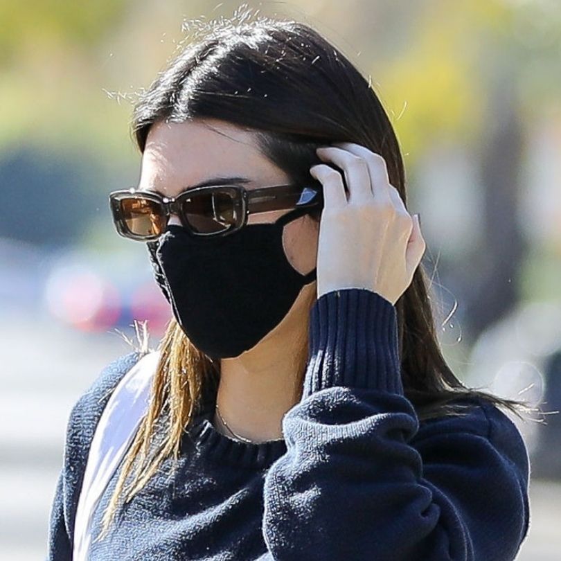 Kendall Jenner w klapkach i skarpetach maszeruje na siłownię w Beverly Hills