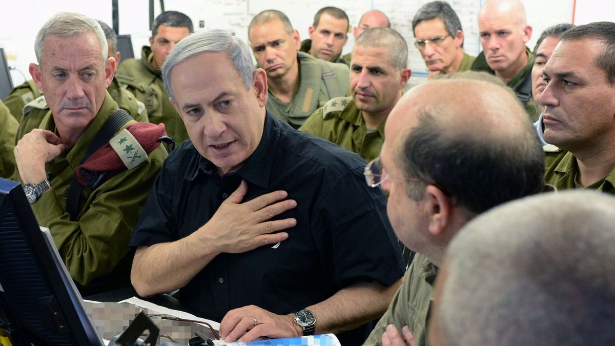 reporter8_baza
Photo by Kobi Gideon/GPO/Israel Sun 21-07-2014  PLEASE CREDIT Kobi Gideon/GPO ONLY    PM Netanyahu (C), DM Ya'alon (R) and Chief of staff Gantz (L) visited the "Iron Brigade" armoured brigade in the Negev (South)    ??? ?????? ?????? ??????, ?? ??????? ??? ???? ????? ??????"? ??? ???- ????? ???"? ????? ????? ????? ?????. ????? - ???? ????? / ??"?


fot. Israel Sun / Reporter
Israel Sun/REPORTER