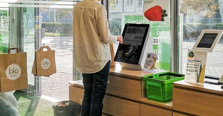 Bezobsługowy market będzie otwarty w każdą niedzielę. Ale sieci i tak wolą kasjerów z krwi i kości