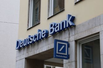 Fundusze wycofują się z Deutsche Banku. Akcje lecą w dół
