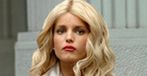 Jessica Simpson negocjuje biustem