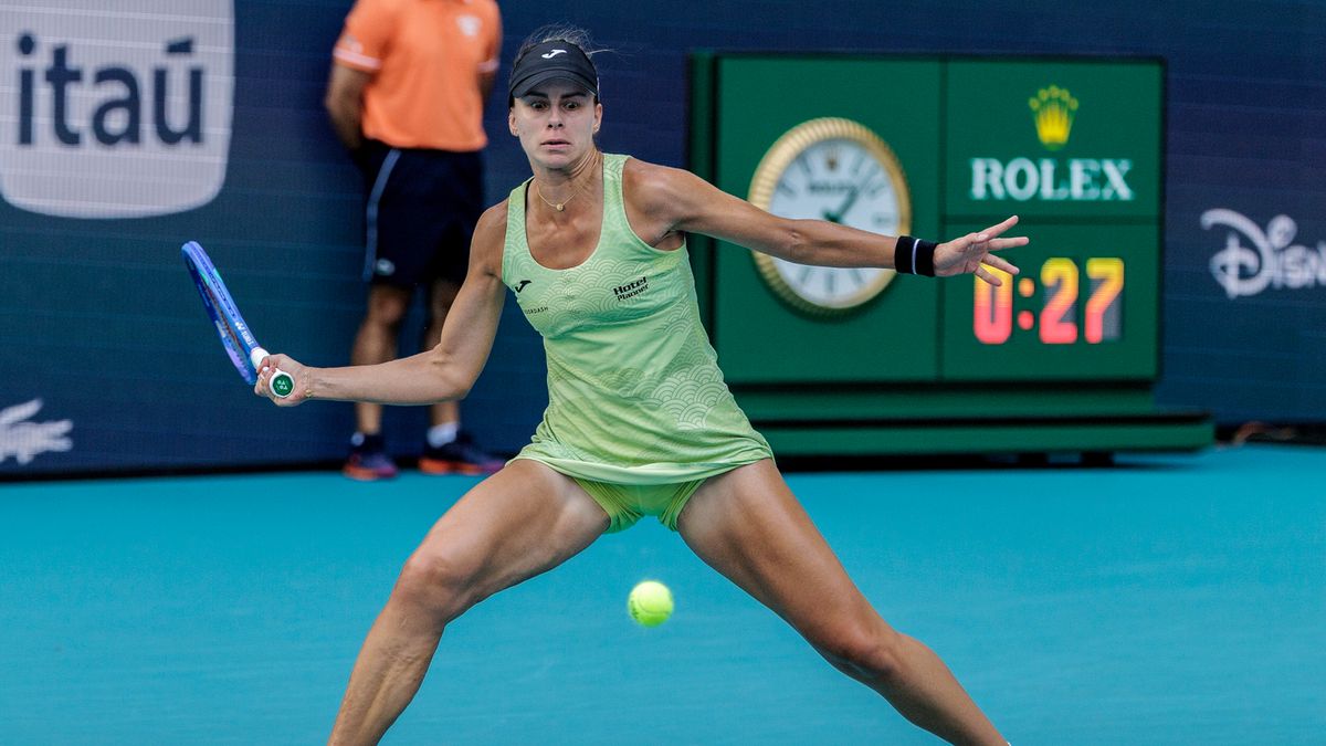 PAP/EPA / Cristobal Herrera-Ułaszkiewicz / Magda Linette w meczu z Coco Gauff w Miami