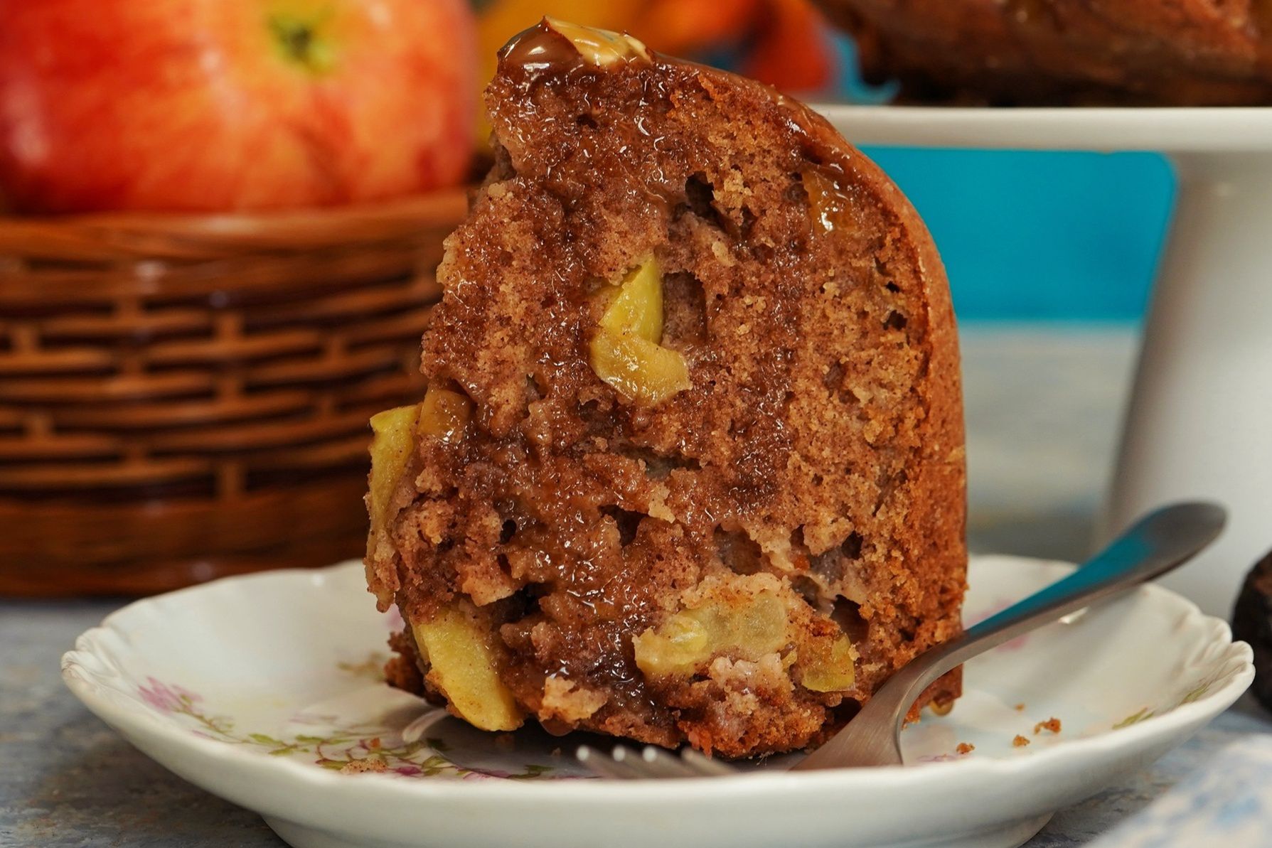 Zamiast szarlotki, robię proste ciasto z jabłkami. Wygląda jak krwisty salceson