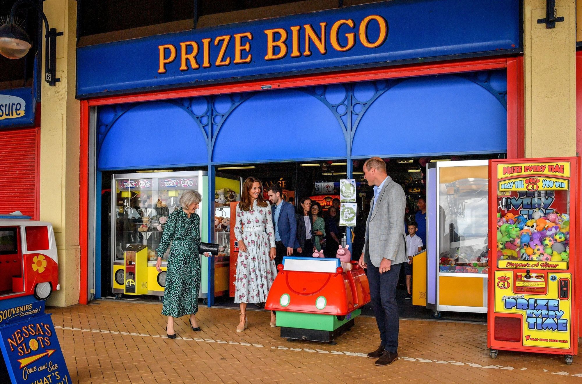 Książę William i Kate Middleton odwiedzają salon gier