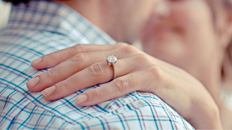 Dziennikarz świadkiem rozmowy o udawanych zaręczynach polskiej celebrytki