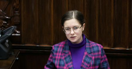 Dziennikarze ją skrytykowali. Teraz się tłumaczy. "To wynika z fizyki"