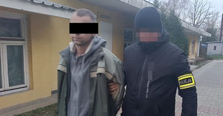 43-latek ukrywał się przed policją. Zdziwił się, gdy policjanci odwiedzili go w Warszawie
