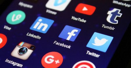 Uzależniła się od social mediów. Wygrała w sądzie z Metą i YouTube