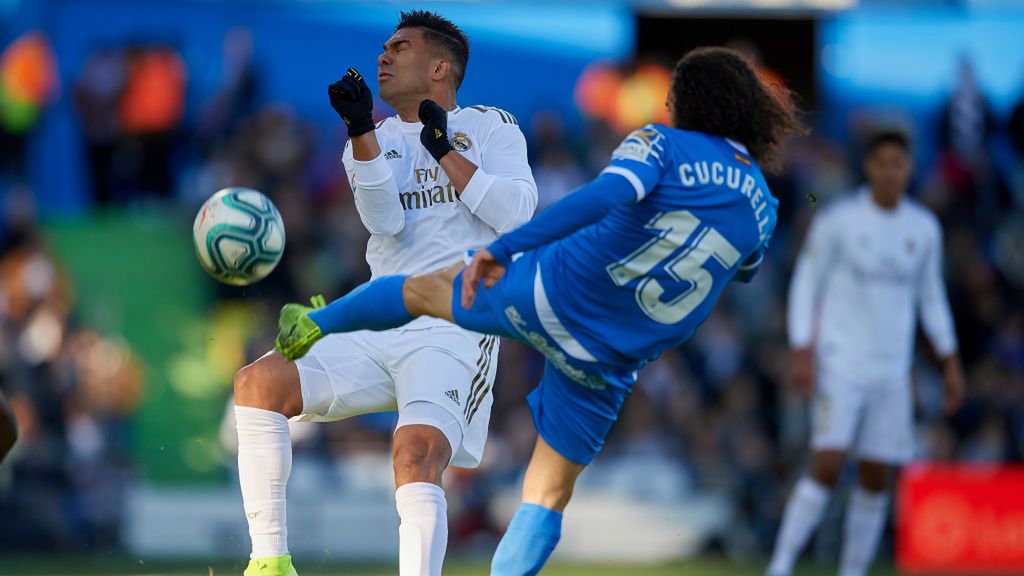 Getty Images / Jose Breton/Pics Action/NurPhoto / Na zdjęciu: Marc Cucurella w walce z Casemiro