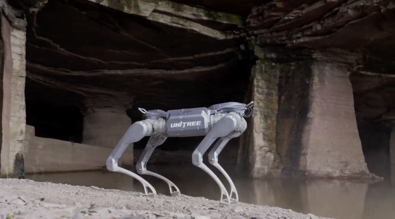 Unitree A2 Stellar Hunter: Chiński robot wspina się, robi salta i przebija szkło