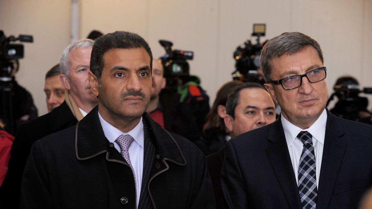 Khalid Bin Khalifa Bin Jassim Al-Thani z Quatar Gas i Jan Chadam, prezes Polskiego LNG