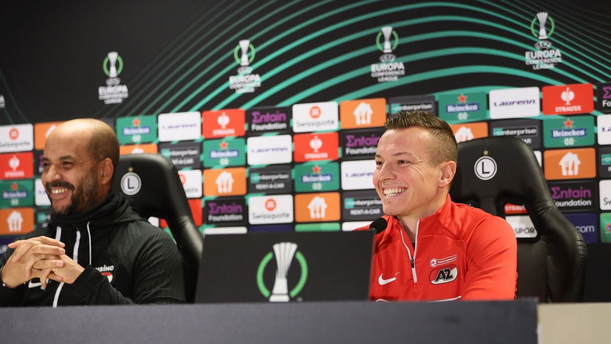 PAP / Leszek Szymański / Na zdjęciu: trener Pascal Jansen i Jordy Clasie