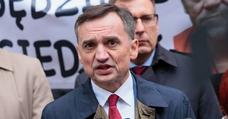 "Miałem bilet do Polski". Ziobro tłumaczy, dlaczego nie wraca z Budapesztu