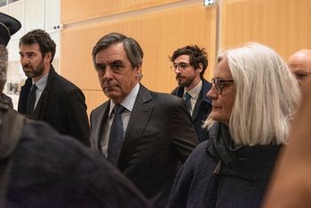 Były premier Francji skazany. Fikcyjnie zatrudniał swoją żonę
