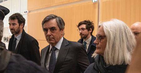 Były premier Francji skazany. Fikcyjnie zatrudniał swoją żonę