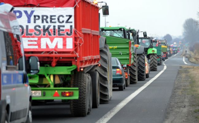 Drugi dzień rolniczej blokady na krajowej 10