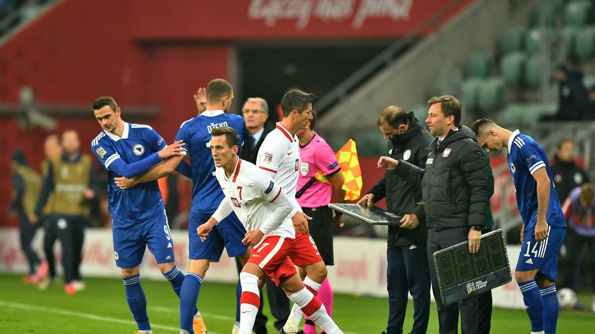 PAP / Maciej Kulczyński / Na zdjęciu: Arkadiusz MIlik zmieniający Roberta Lewandowskiego