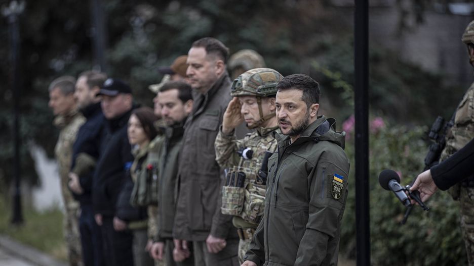 IZIUM, KHARKIV, UKRAINE - SEPTEMBER 14: Ukrainian President Volodymyr Zelenskyy stand in silent homage during flag hoisting ceremony in Izium after the Ukrainian forces took control of the city from the Russian forces in Kharkiv, Ukraine on September 14, 2022. Commander of the Ukrainian Land Forces Oleksandr Syrskyi, Head of the Presidential Office Andriy Yermak, Governor of the Military Administration of the Kharkiv Region Oleg Sinegubov also attended the ceremony. (Photo by Metin AktaÅ/Anadolu Agency via Getty Images)