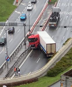 Katowice. Wypadek na DTŚ. Tunel zamknięty. TIR uderzył w bariery