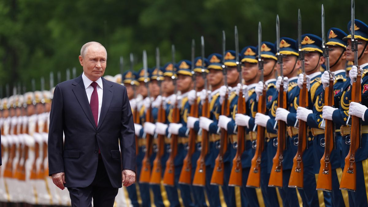 BEIJING, CHINA - MAY 20: Russian President Vladimir Putin reviews Chinese honor guards on May 20, 2026 in Beijing, China. Chinese President Xi Jinping held a welcome ceremony on the morning of May 20 outside the Great Hall of the People in central Beijing for Russian President Vladimir Putin, who is on a state visit to China. (Photo by VCG/VCG via Getty Images)
