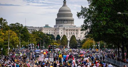 Rekordowe protesty w USA. 7 mln Amerykanów przeciwko Trumpowi