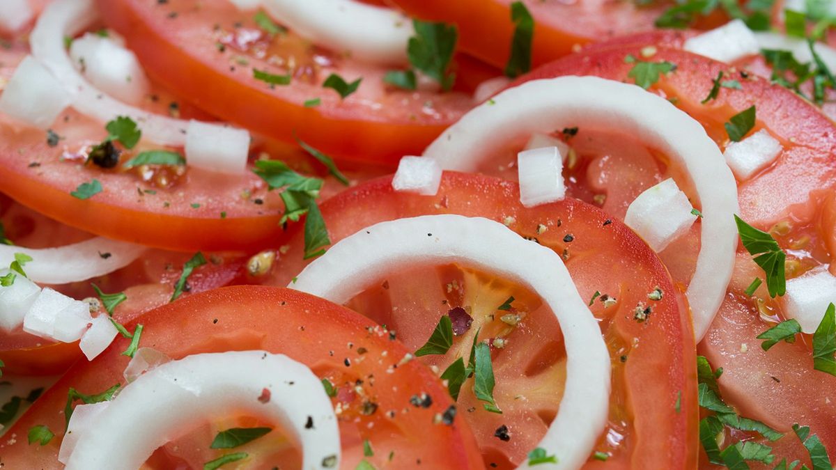 Z tym dodatkiem sałatka z pomidorów jest nie do przebicia