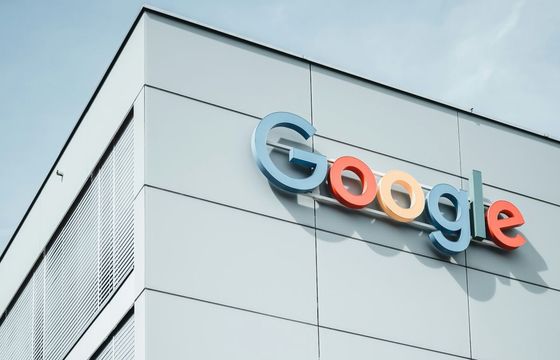 Pozew zbiorowy przeciw Google. Gigant włączał asystenta AI w Gmailu, Chat i Meet