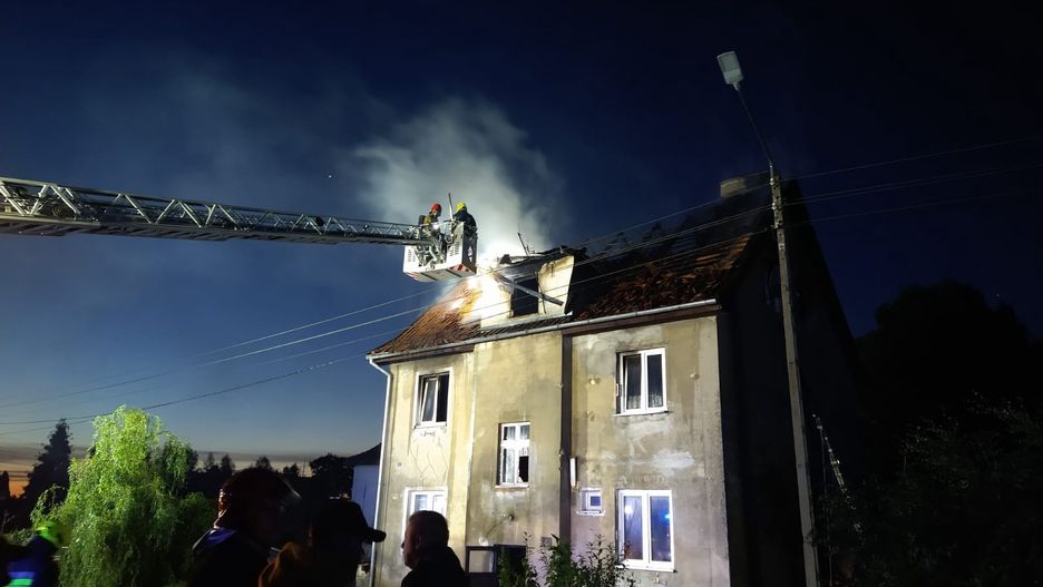 Musieli skakać z okna. Pożar wybuchł w środku nocy