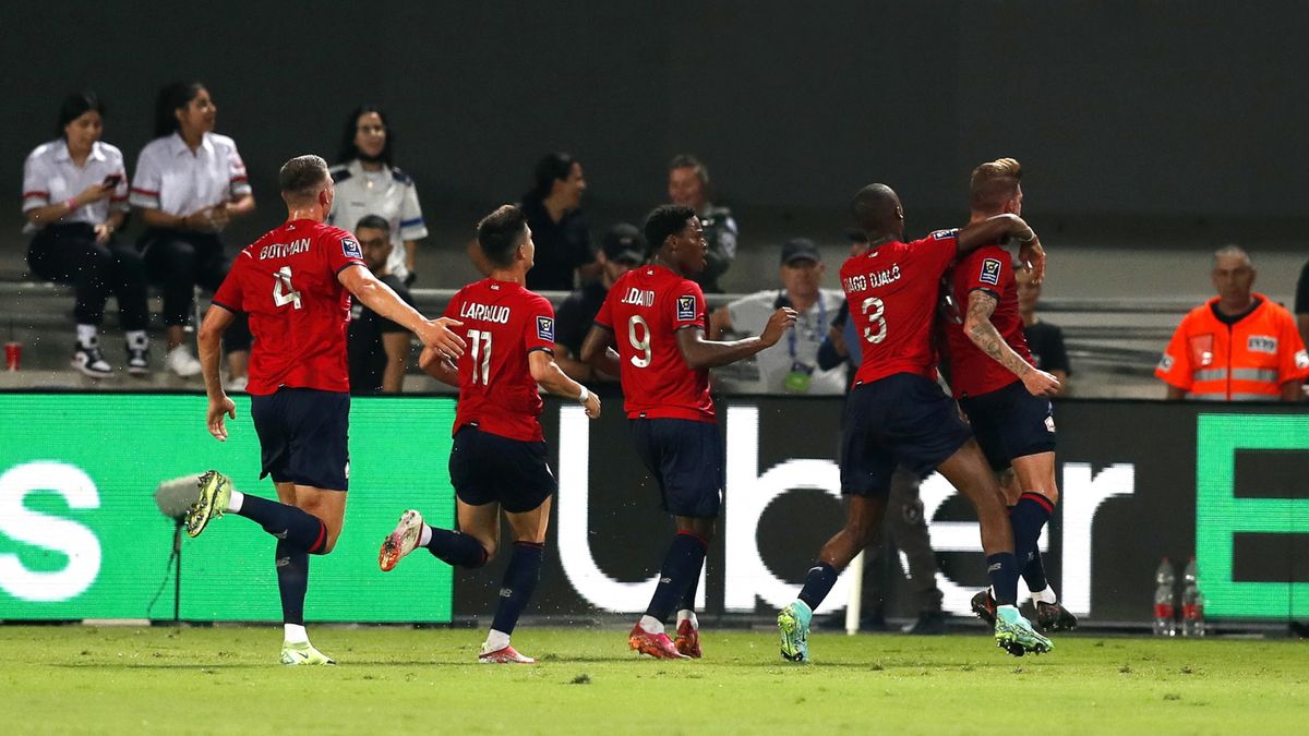 PAP/EPA / Atef Safadi  / Na zdjęciu: Piłkarze Lille