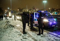 Strajk Kobiet. Policjanci rzucili protestującą o ścianę? "Padłam na ziemię"