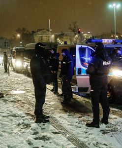 Strajk Kobiet. Policjanci rzucili protestującą o ścianę? "Padłam na ziemię"