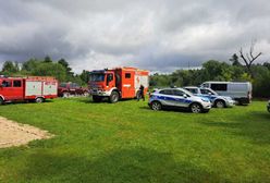 Na oczach kolegi wskoczył do rzeki i nie wypłynął. Trwa akcja poszukiwawcza