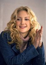 Szalikowa obsesja Kate Hudson