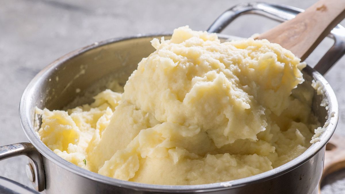 Chipsy z tłuczonych ziemniaków.