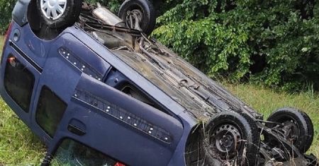 Pędził na wesele. Po dachowaniu zaproponował policjantom łapówkę