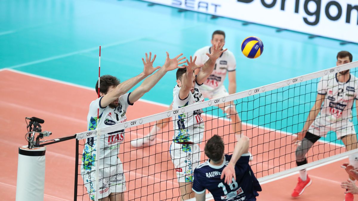 Materiały prasowe / CEV / Na zdjęciu: mecz Trentino Itas - Olympiakos Pireus. Atakuje Jeroen Rauwerdink