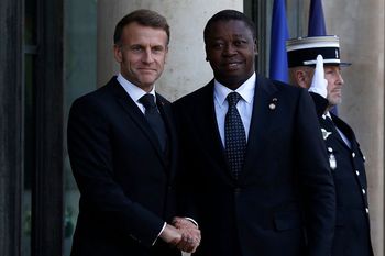 Rosja rozszerza wpływy w Afryce. Spotkanie Macrona nie pomogło