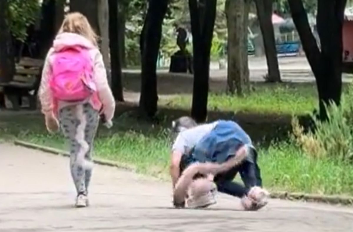 She was walking her friend on a leash? Internet users in shock