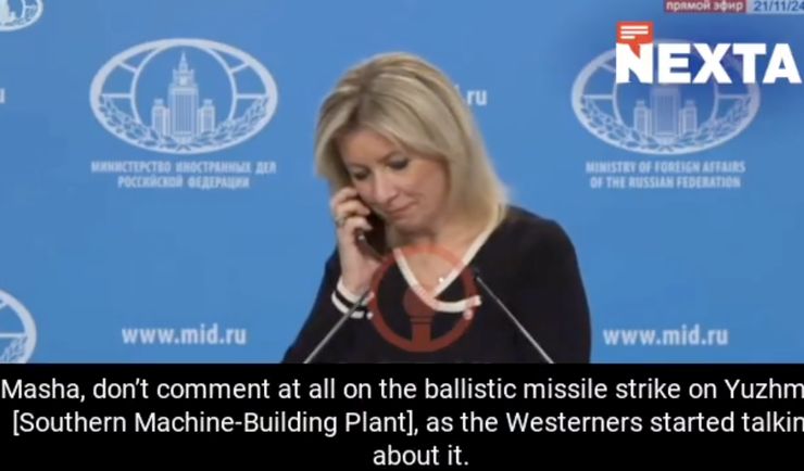 Ustawka podczas konferencji. Zacharowa odebrała telefon