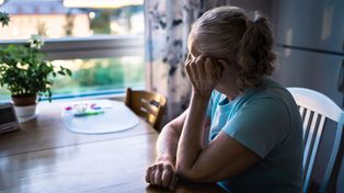 Szokująca śmierć całej rodziny. Syn zmarł nagle, a obłożnie chorzy rodzice skonali z pragnienia? Dramat w Siemianowicach na Śląsku