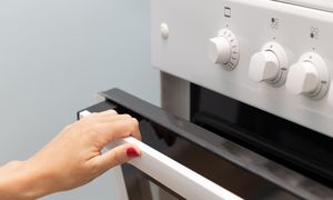 Zostawiasz otwarte drzwiczki po pieczeniu? Lepiej szybko przestań