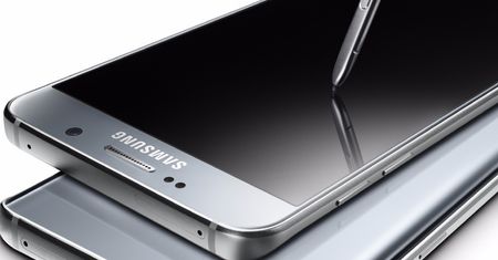 Samsung w końcu zrozumiał, że zalety ekranów AMOLED nie kończą się na jakości obrazu