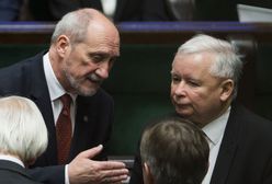 Antoni Macierewicz i podkomisja smoleńska. "Z ostatniej chwili" w "Wiadomościach" TVP