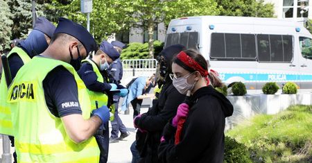 Koronawirus. Mandaty za brak maseczki. Policja podała statystyki