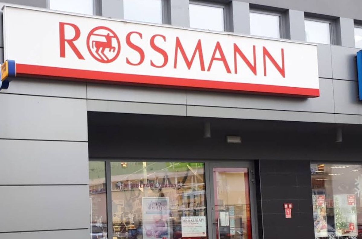 Ostatnie godziny promocji w Rossmannie. Tusz do rzęs za 39,99 zł zamiast 79,99 zł