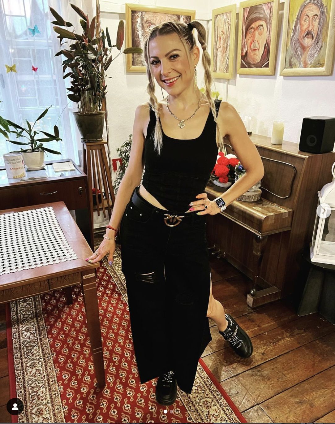 Magdalena Narożna w "młodzieżowej" stylizacji