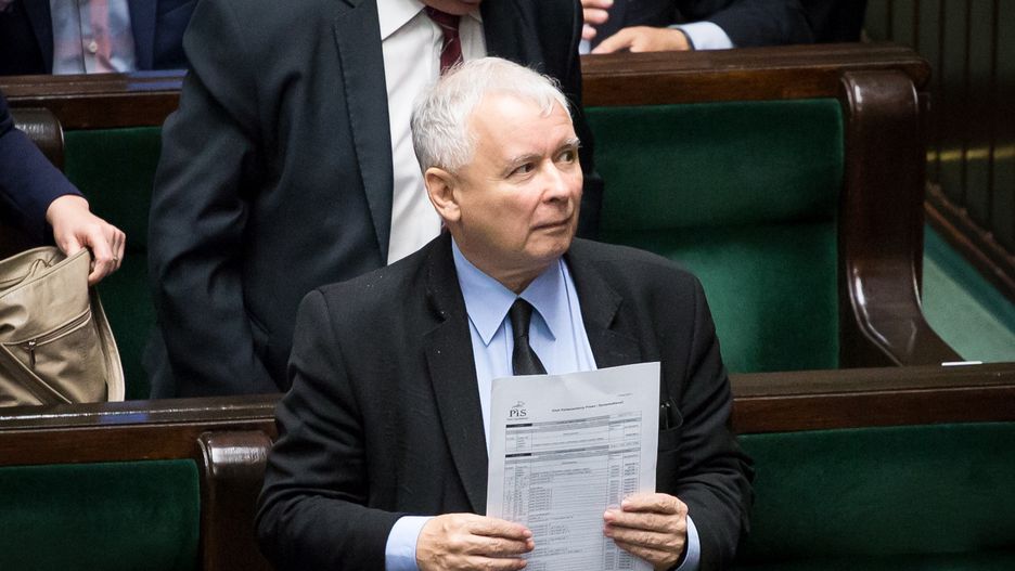 Zapowiedzi Jarosława Kaczyńskiego nie pomogły PiS