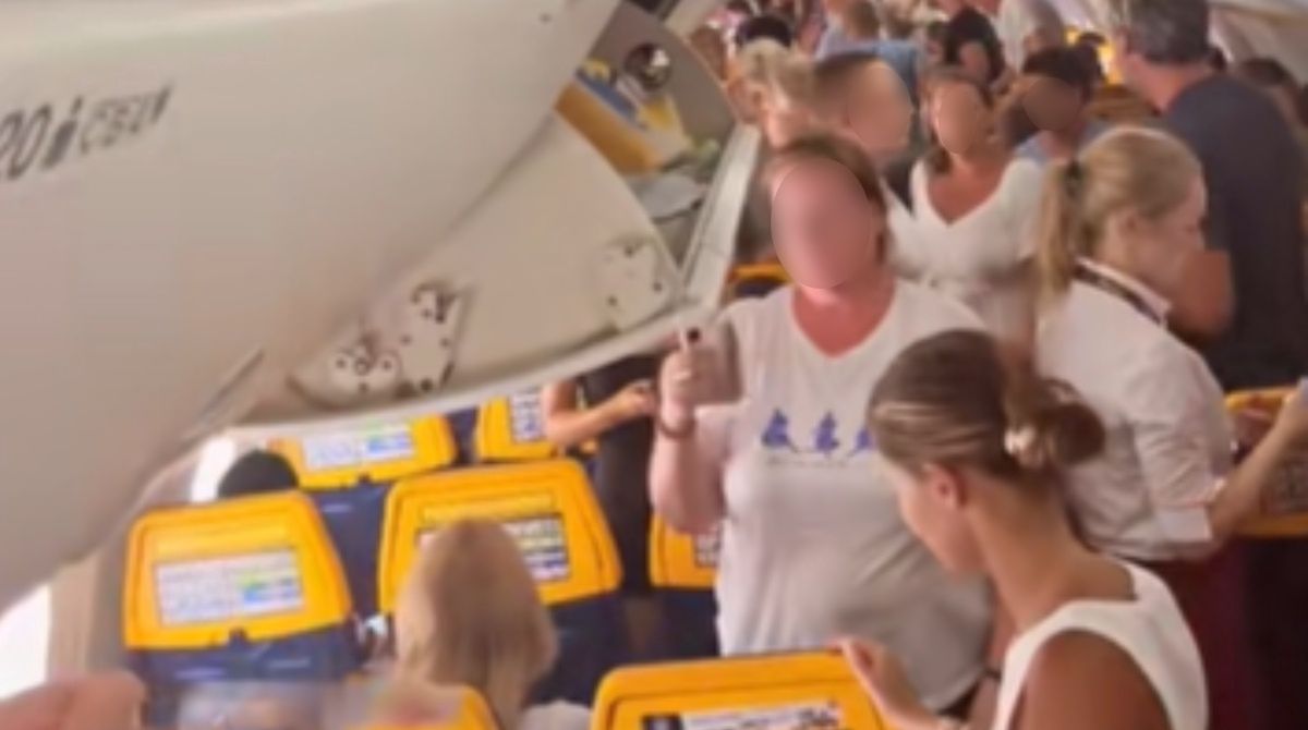 "Przecież tu są dzieci". Dramat Polaków. Ryanair odpowiada