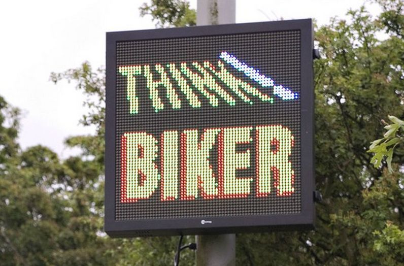 LED-owe znaki dla bezpieczeństwa motocyklistów 2