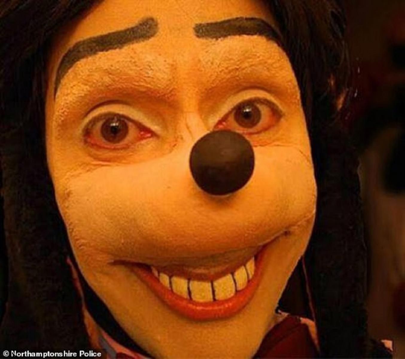 Policja ostrzega przed Jonathanem Galindo, czyli &quot;Strasznym Goofym&quot;,